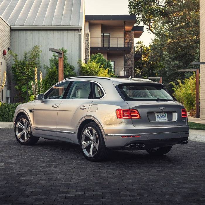 RP-Bentley-Bentayga-Hybrid-33_15_700pixel