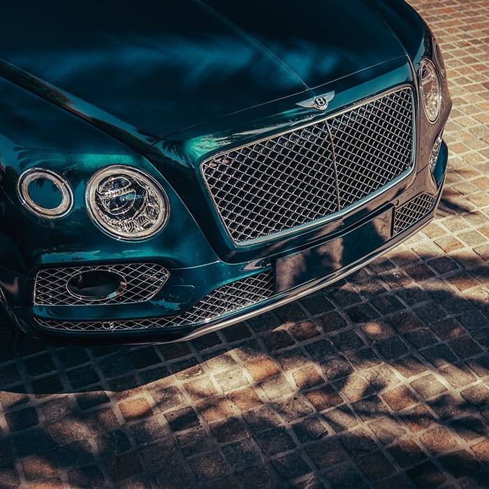 RP-Bentley-Bentayga-Hybrid-4_10_700pixel