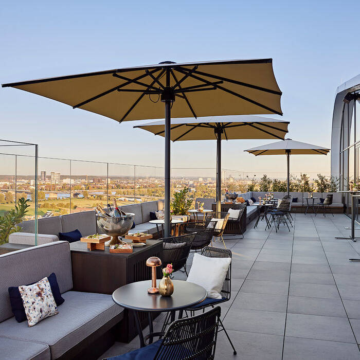 RS25589_DUSSTE_SkyBar_Terrasse_03_15_700pixel
