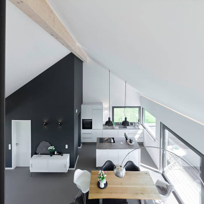 Raumblick-von-Galerie_28042022-24_19_700pixel