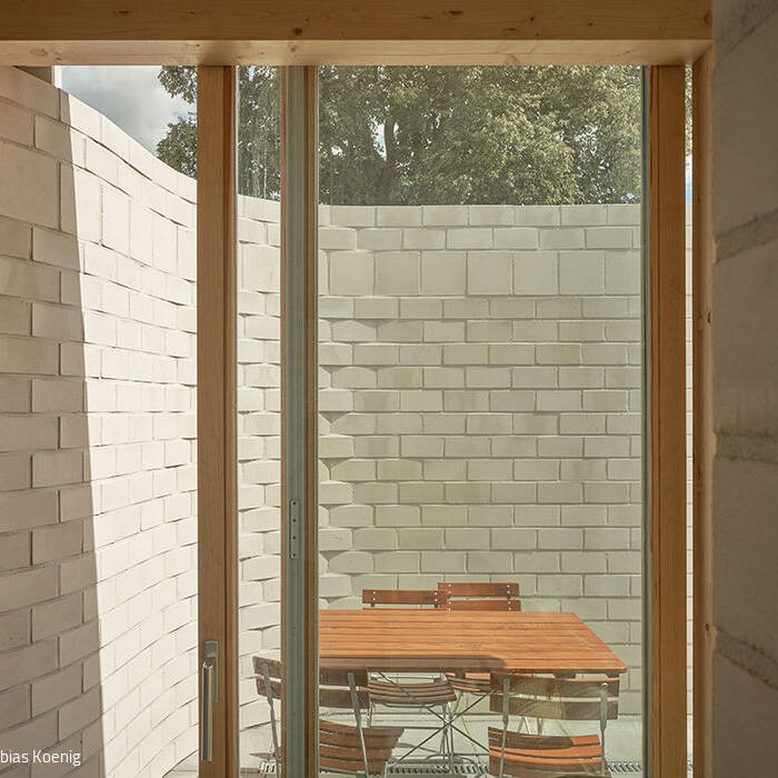 Sigurd-Larsen-Architekt-Glas-Haus-Uckermarck-design-Berlin-wood-bricks-weekendhouse_Credit-Tobias-Koenig-Michael-Romstoeck-__24_10_700pixel