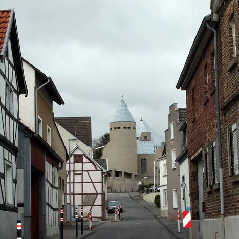 St-Maria-Heimsuchung-im-Oberdorf-von-Alfter-Impekoven_Von-HOWI-Horsch-Willy-Selbst-fotografiert-CC-BY-SA-4-0-httpscommons-wikimedia-orgwindex-phpcurid-6209124_10_700pixel