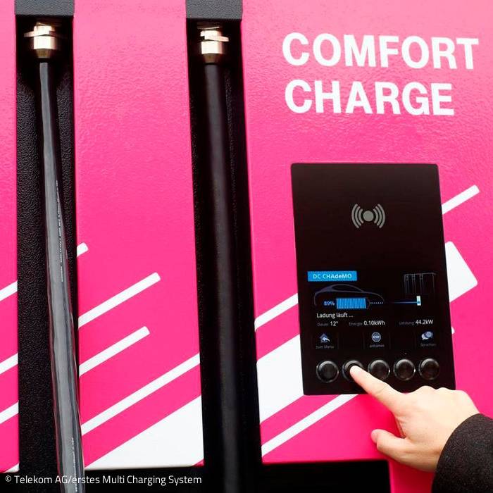 Telekom-AG-presents-its-first-multi-charging-sys_10_700pixel