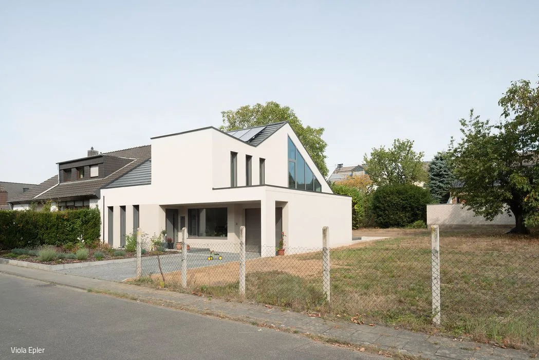 VEF_0869_f_19_700pixel