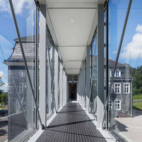 Verbindungsbru-cke_10_700pixel