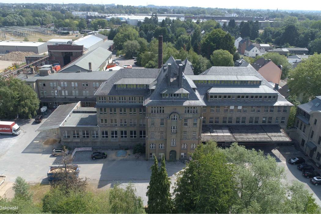 Vorher_Drohnenaufnahme-Westansicht_20_700pixel