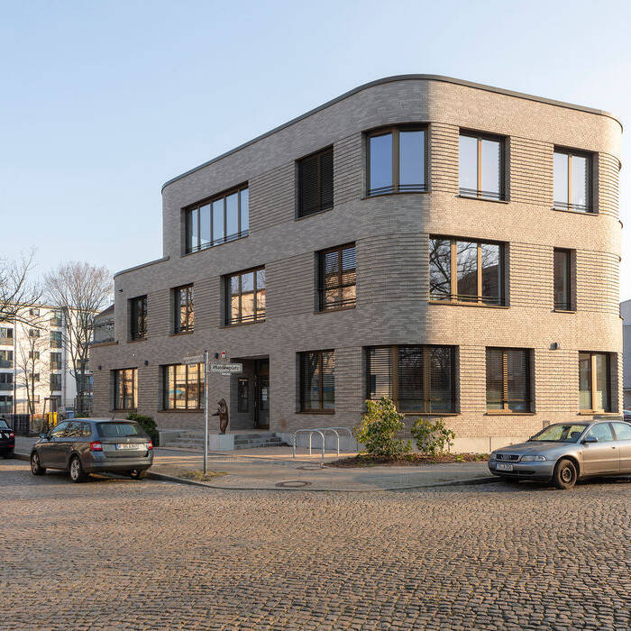 W-J_WALDOW-1_19_700pixel