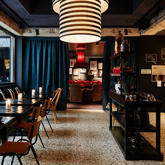 WP0307_Hotel_Friends_201_15_700pixel