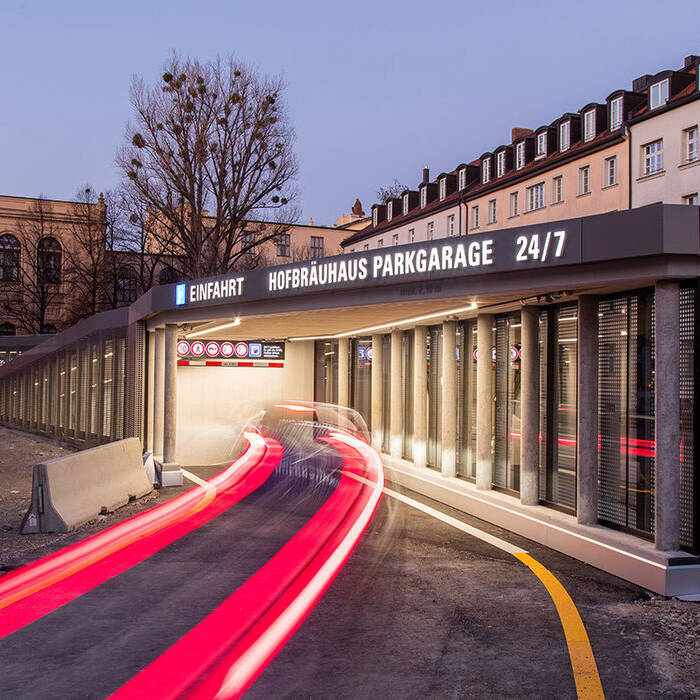 WUB-HofbraeuhausParkgarage-EinfahrtAbend_10_700pixel