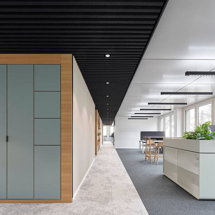 ZB718-09_15_700pixel