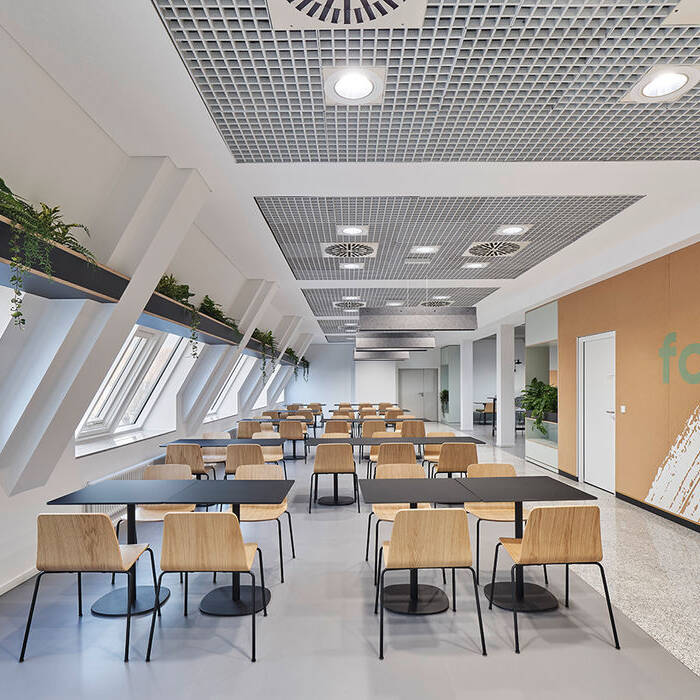 ZB718-13_10_700pixel