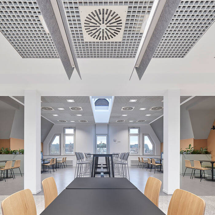 ZB718-14_15_700pixel