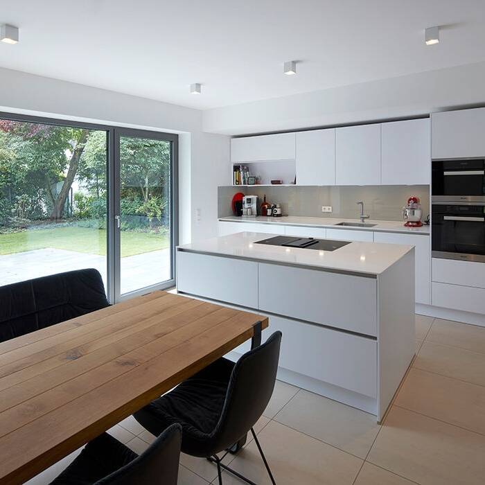 _52A1766_10_700pixel