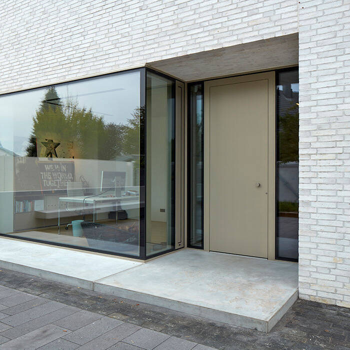 _52A2315_10_700pixel