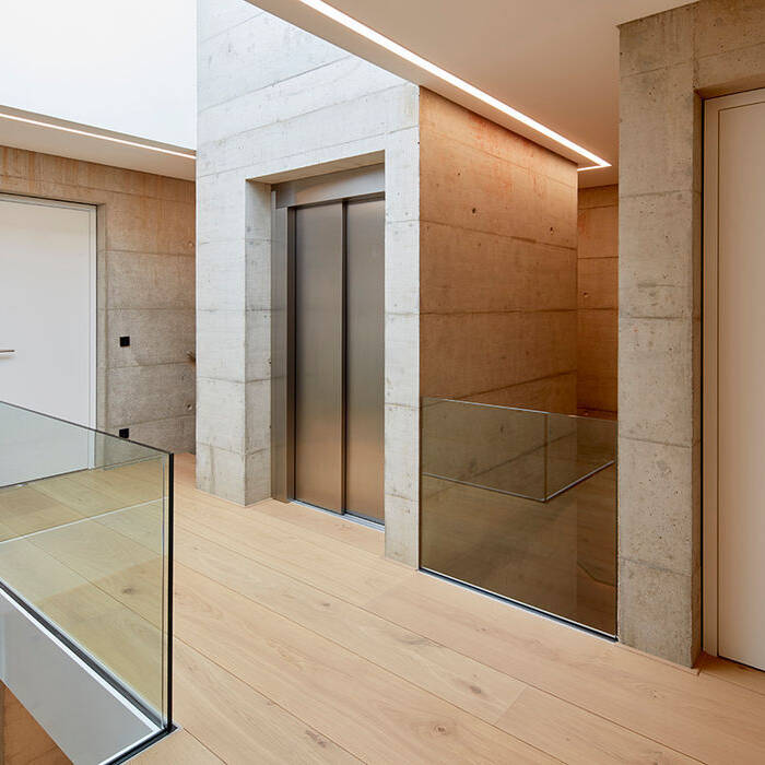 _52A2441_10_700pixel