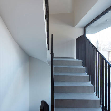 _52A3517_10_700pixel