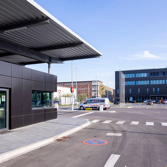 _AW46176_10_700pixel