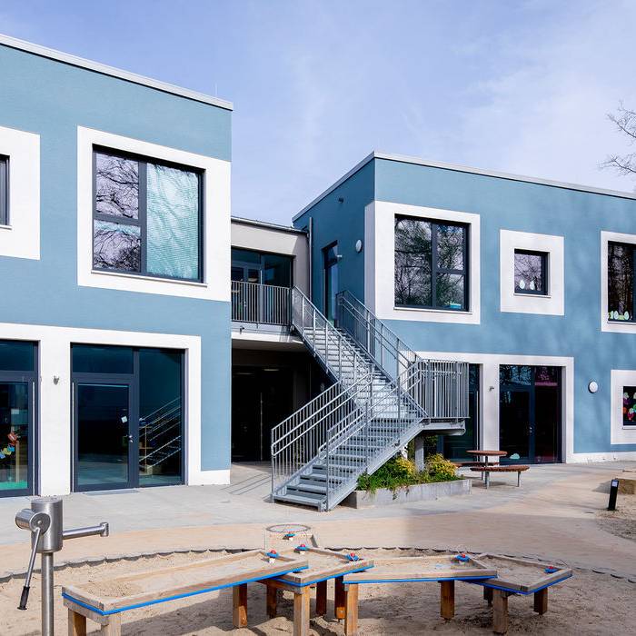 _AW57352_15_700pixel