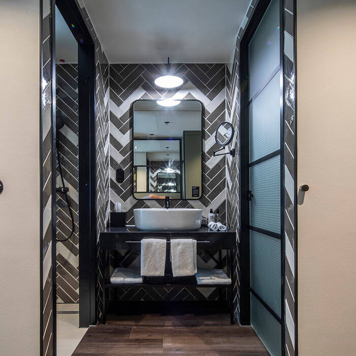 _J2A8847_10_700pixel