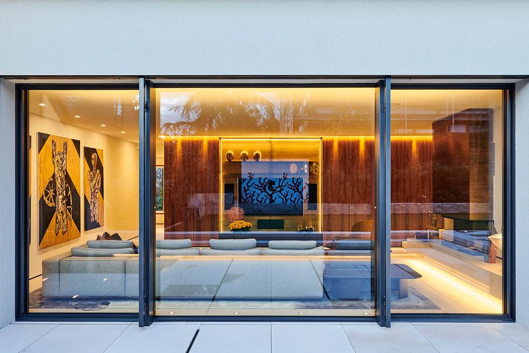 _JGF1677_19_700pixel