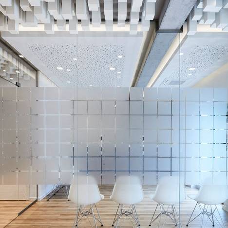 _JGF3826_10_700pixel