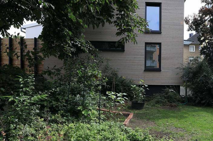 a-Kleines-Grundstu-ck-Grosses-Haus-_10_700pixel