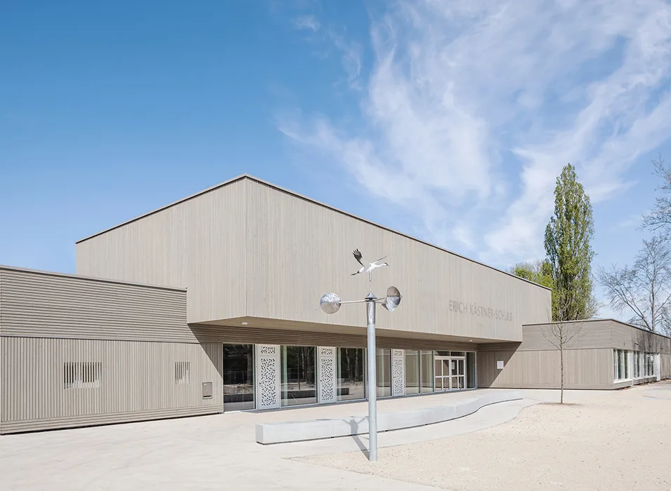 dzpa_Erich-Ka-stner-Schule_Darmstadt_Kranichstein_Ansicht-Ost_15_700pixel