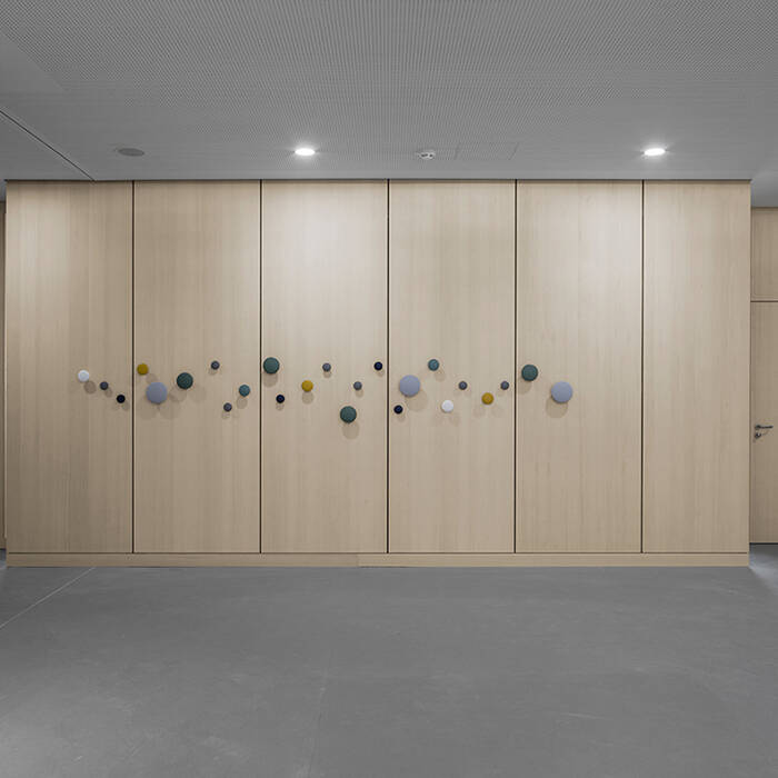 dzpa_Erich-Ka-stner-Schule_Darmstadt_Kranichstein_Garderobe_10_700pixel