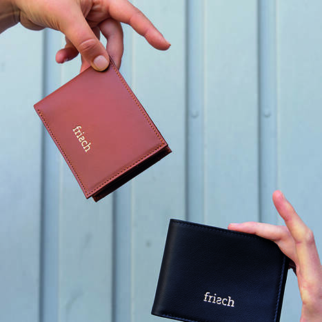 frisch-beutel-brieftasche-erde-nacht_cmyk_10_700pixel