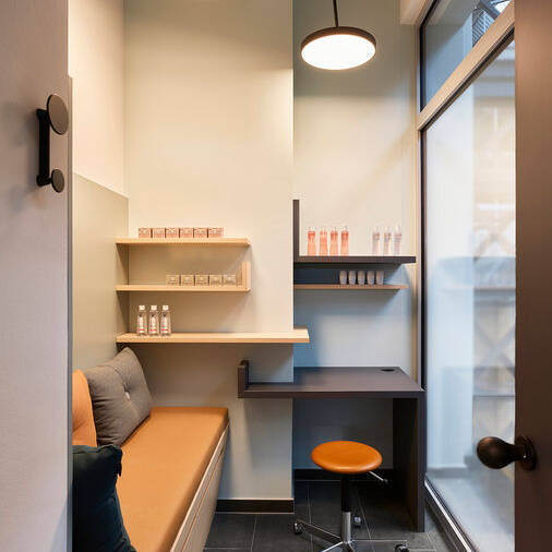 hb2324__Foto_05_Kosmos_Apotheke_84928_10_700pixel