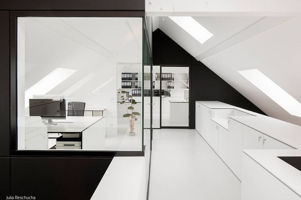 mo-office-III-13_10_700pixel