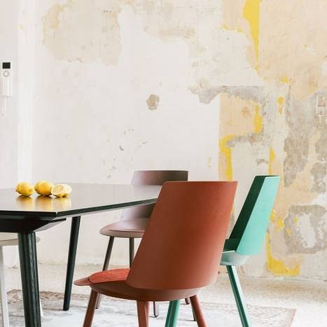 raini-peters-interior-design-and-styling-berlin-e15-furniture-fvf-exposed-wall-interior-living-colorful-chairs-lemons-dinning-table-styling_10_700pixel