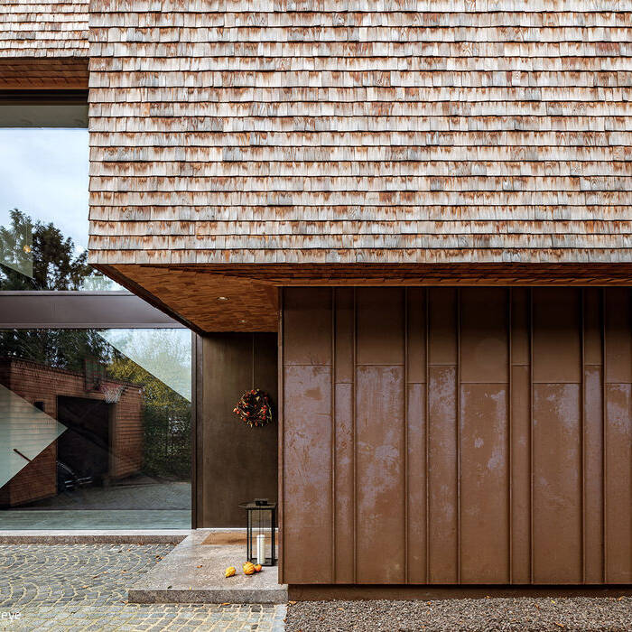 stephan-maria-lang-architekt-haus-moderne-villa-house-L011-shingle-residence-muenchen-graefelfing-holz-foto-sebastian-kolm-eingang_gross_15_700pixel