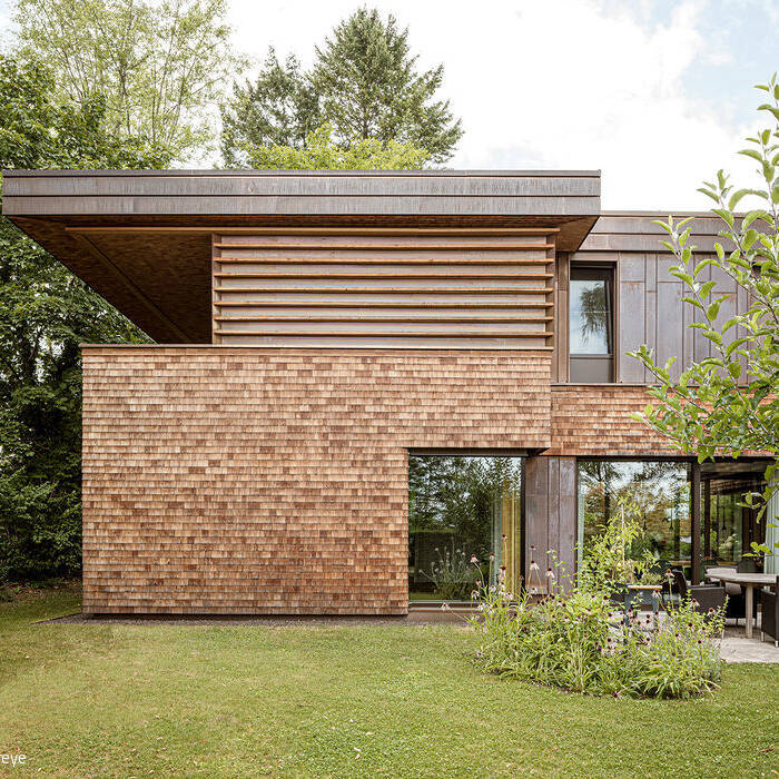 stephan-maria-lang-architekt-haus-moderne-villa-house-L011-shingle-residence-muenchen-graefelfing-holz-foto-sebastian-kolm-garten-ost_gross_15_700pixel