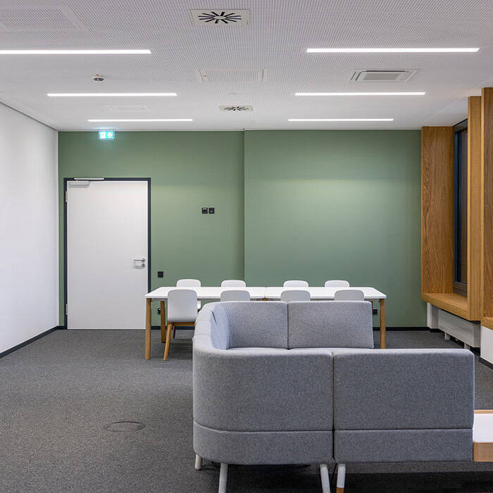 vs_efb-abi-0037_10_700pixel