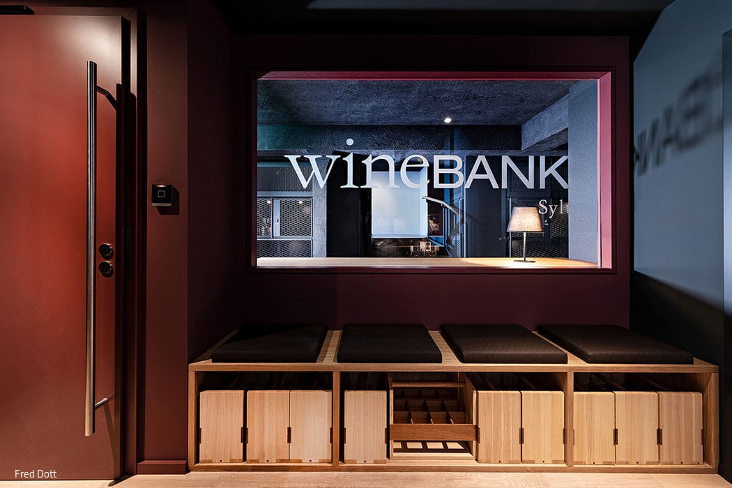 wineBANK-sylt_gastronomie-club_formwaende_innenarchitektur_interior_design_luxury_vorraum_tresorraum-2EG_durchblick_10_700pixel