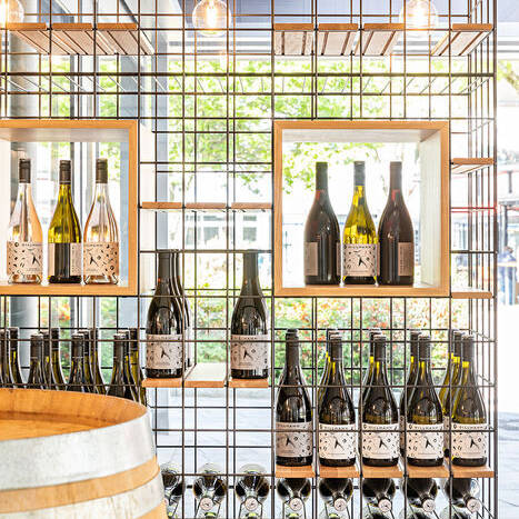 wineBANK-sylt_gastronomie-club_formwaende_innenarchitektur_interior_design_luxury_weinregal-raumteiler_OG_10_700pixel