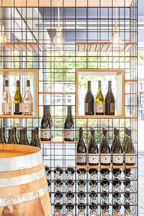 wineBANK-sylt_gastronomie-club_formwaende_innenarchitektur_interior_design_luxury_weinregal-raumteiler_OG_10_700pixel