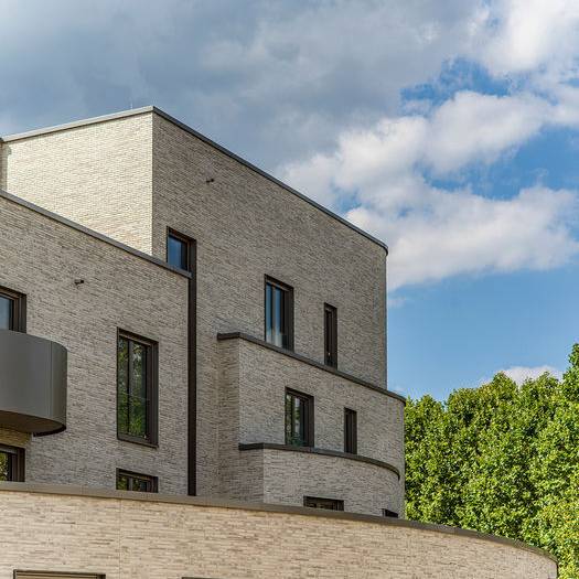 zederbaum-curve-082022-0026761_10_700pixel