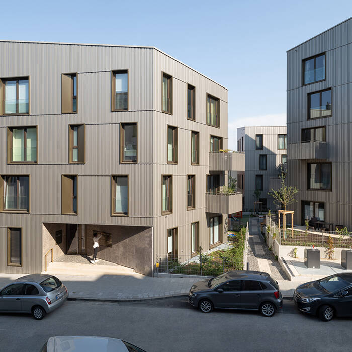 02_Drei-Schwestern_RHWZ_Wasmerstrasse_Haus-1-mit-Durchblick-auf-Haus-3_15_700pixel