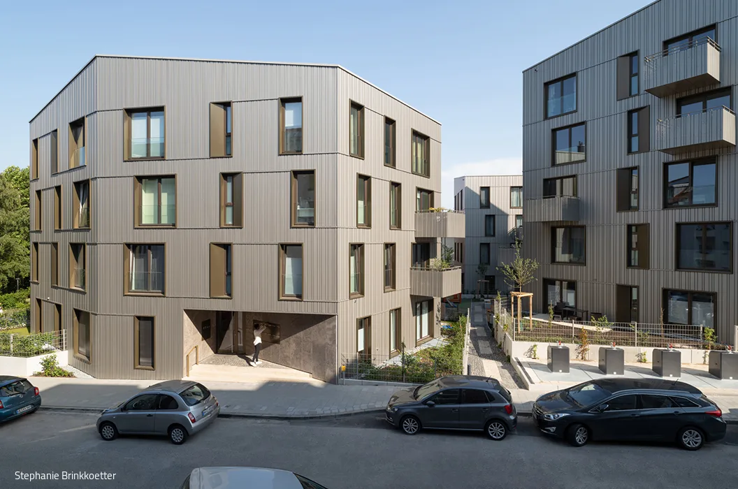 02_Drei-Schwestern_RHWZ_Wasmerstrasse_Haus-1-mit-Durchblick-auf-Haus-3_15_700pixel