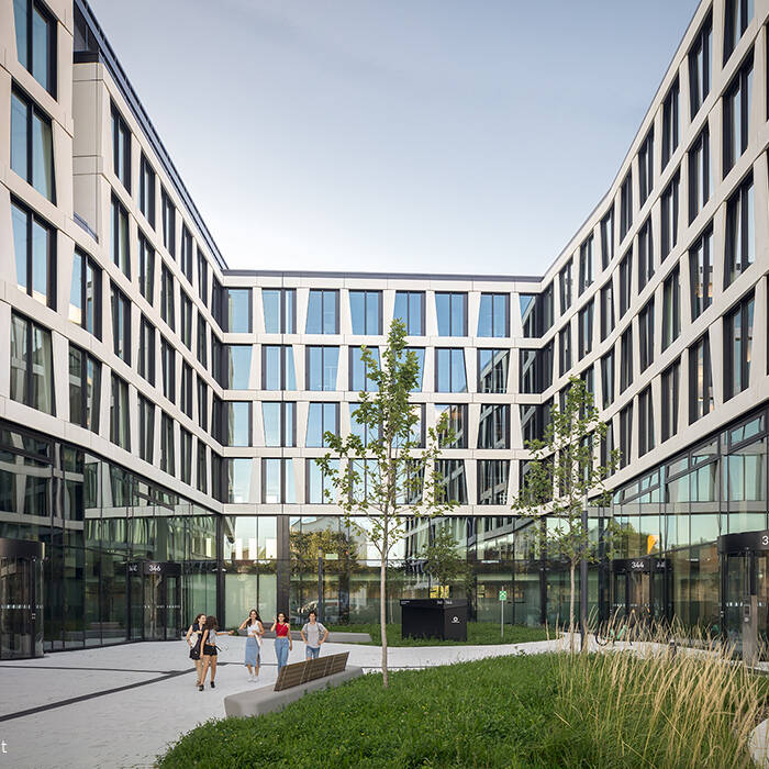 43466_MARK_Bredt_100_15_700pixel