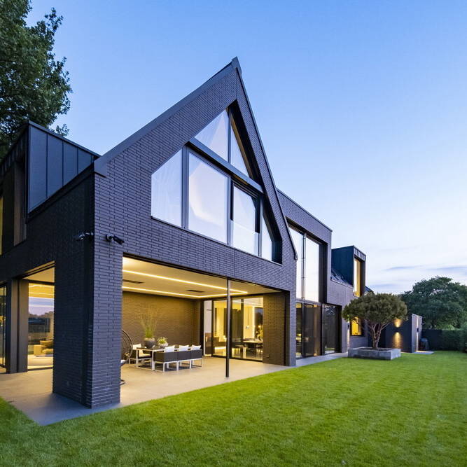 _DSF2068_43hYP6CNUBACzRx