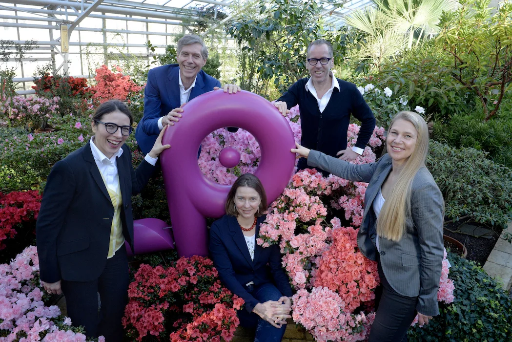 Von links: Anna Kleeblatt, Festivalleitung, Max Wagner, Geschäftsführer Gasteig München GmbH, Prof. Dr. Gudrun Kadereit, Direktorin Botanischer Garten München-Nymphenburg, Dr. Roger Diederen, Direktor der Kunsthalle München, und Dr. Nina Möllers, Leiterin BIOTOPIA Lab und Events. Foto: Flower Power Festival München 2023, Robert Haas