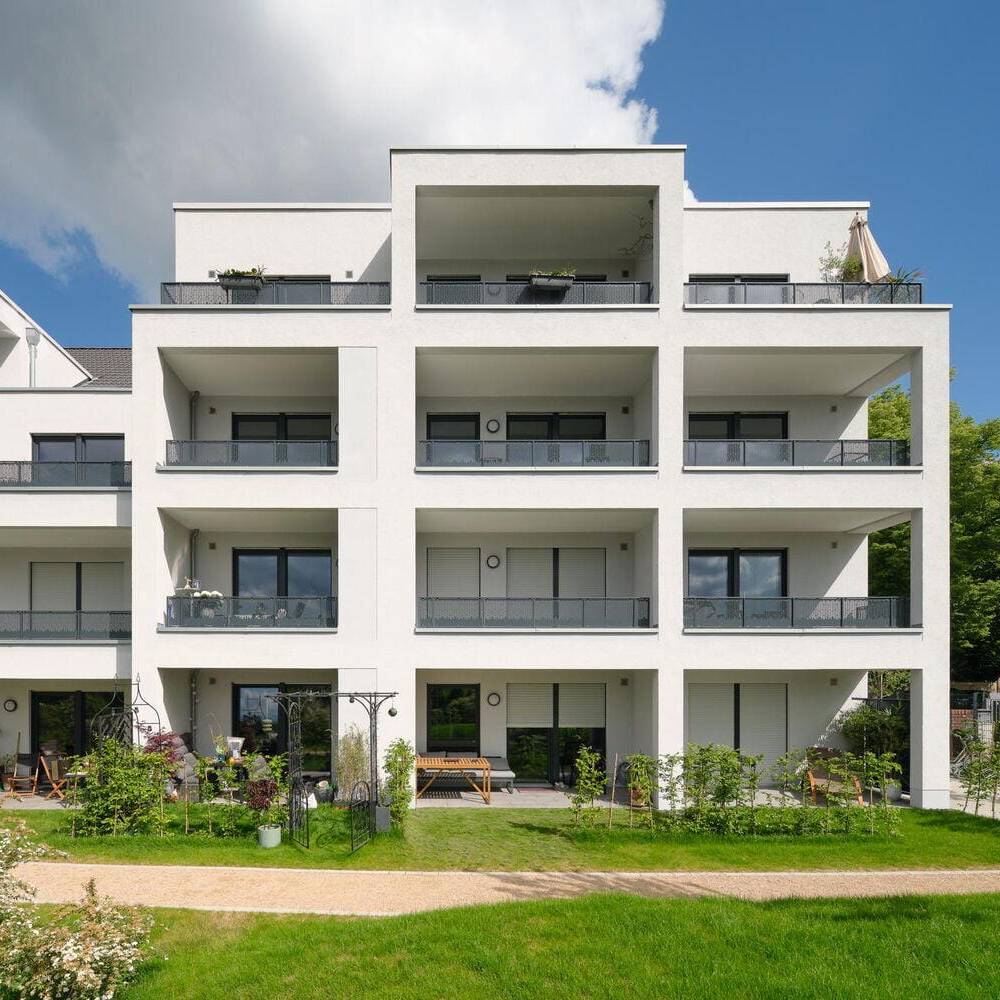 PLASTISCH eingefügt