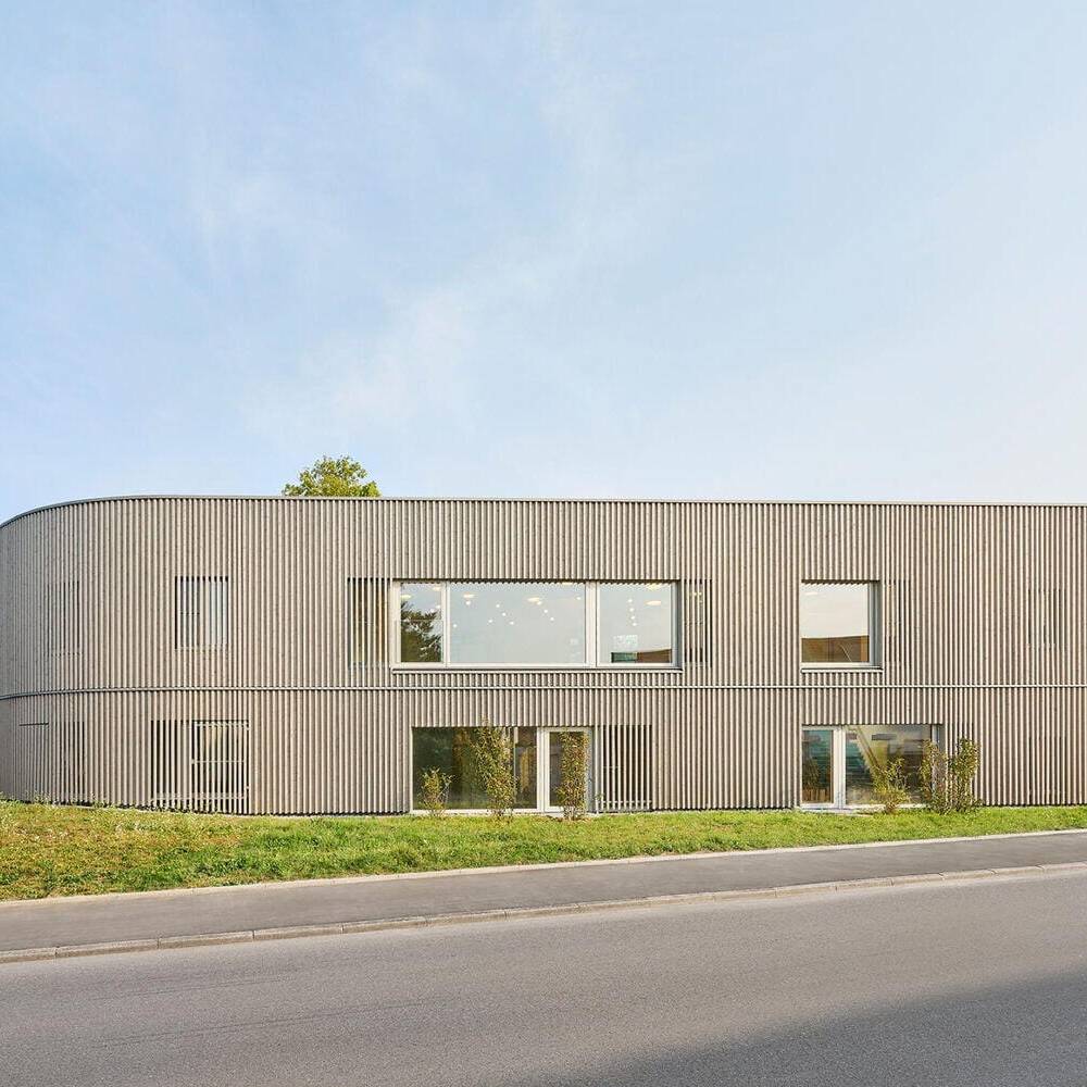 LATZ FÜR KLEINE ENTDECKER