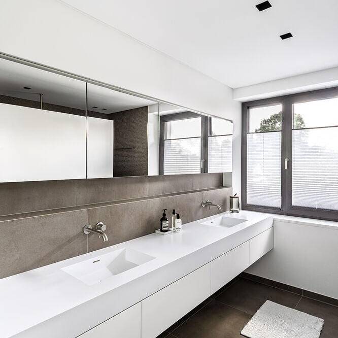 Monotih mit Rundungen