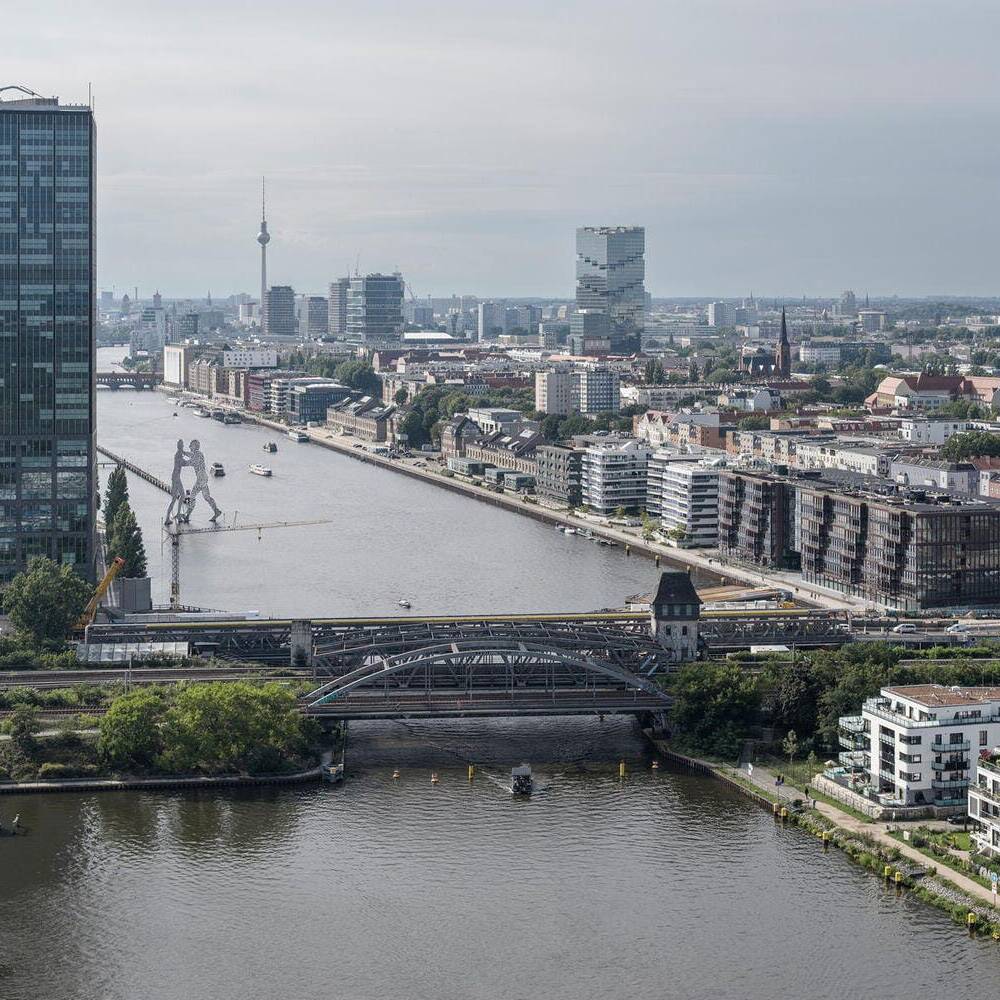 Luxusliner an der Spree