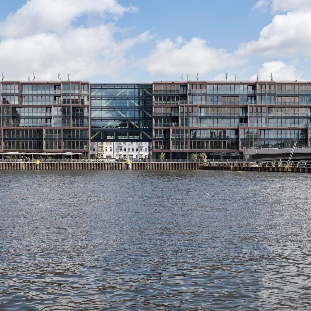 Luxusliner an der Spree